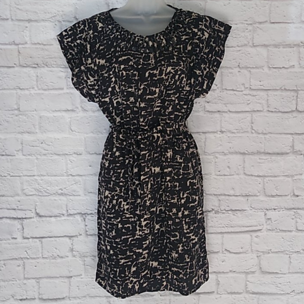 Short Sleeve Dress Detailed Neckline